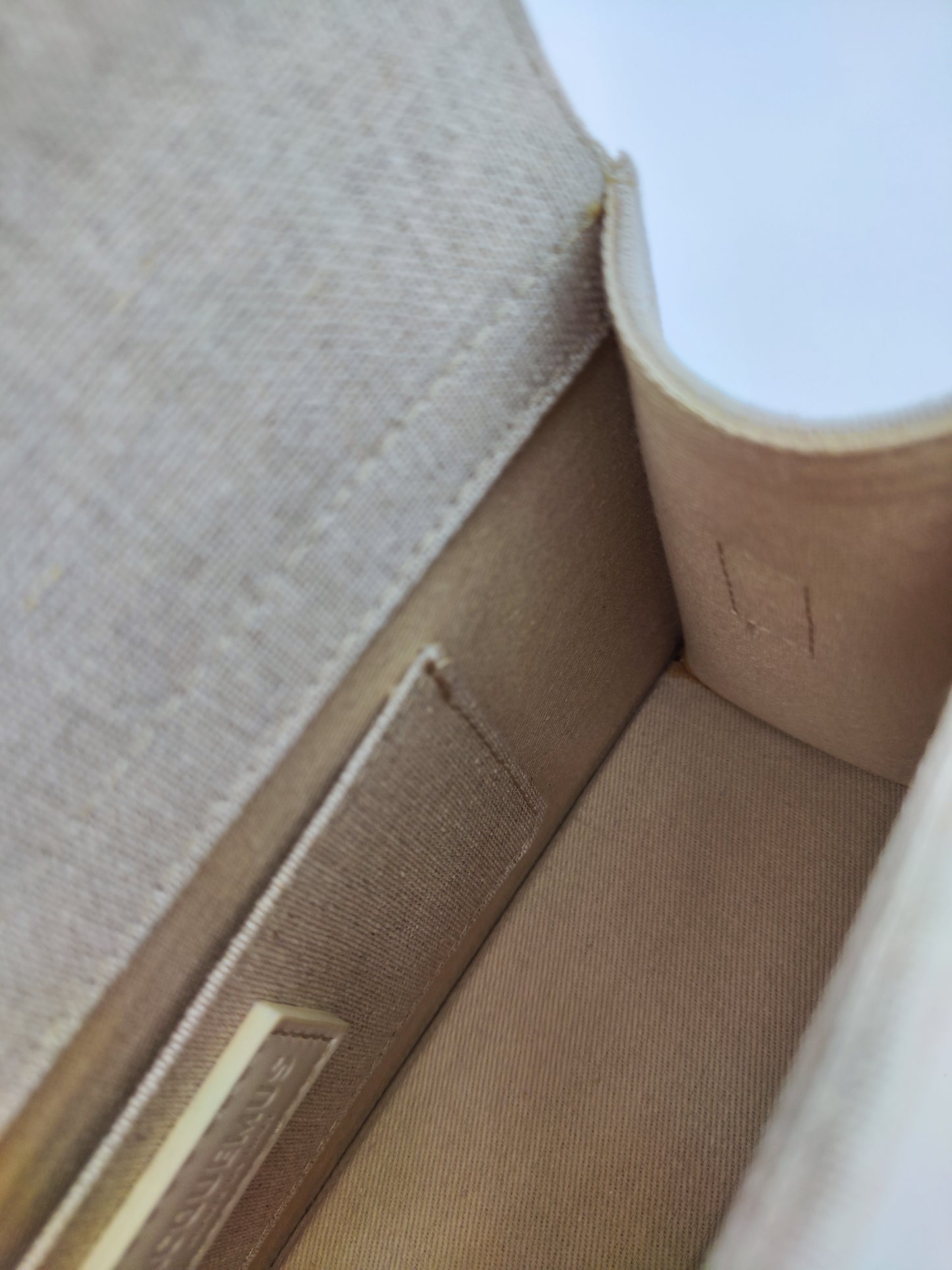 Jacquemus le grand bambino sabbia