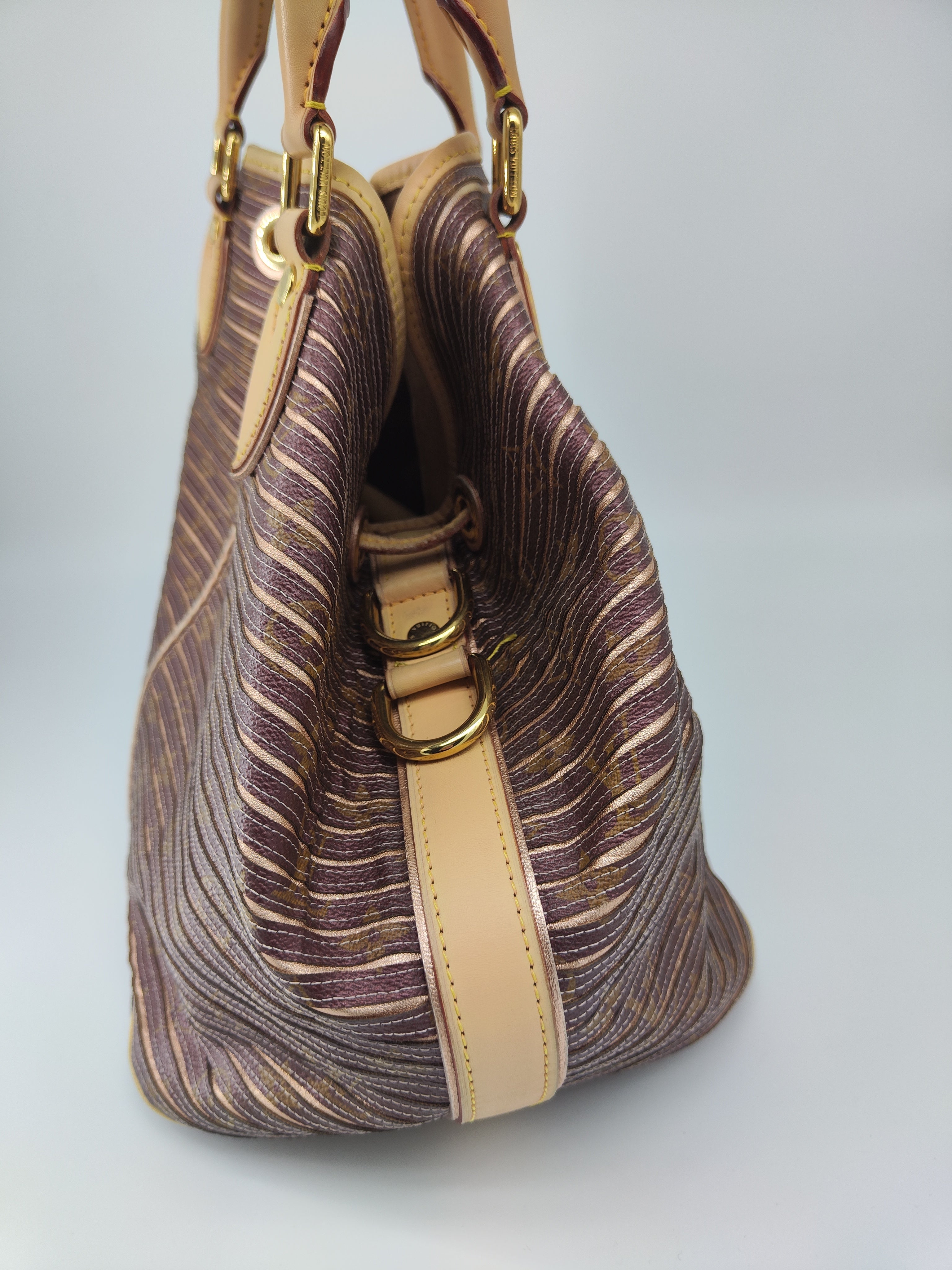 Neonoé Limited edition LV