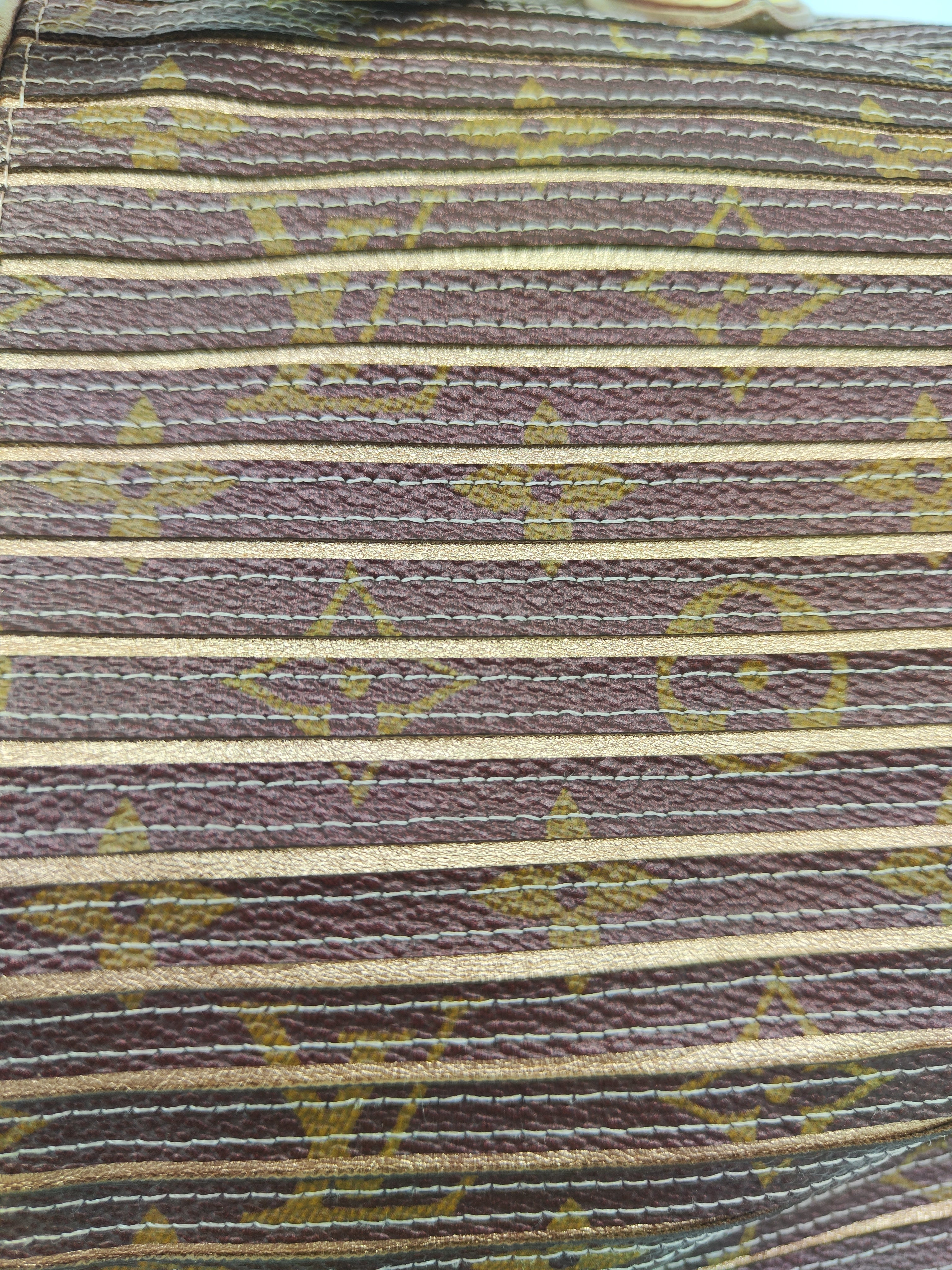 Neonoé Limited edition LV