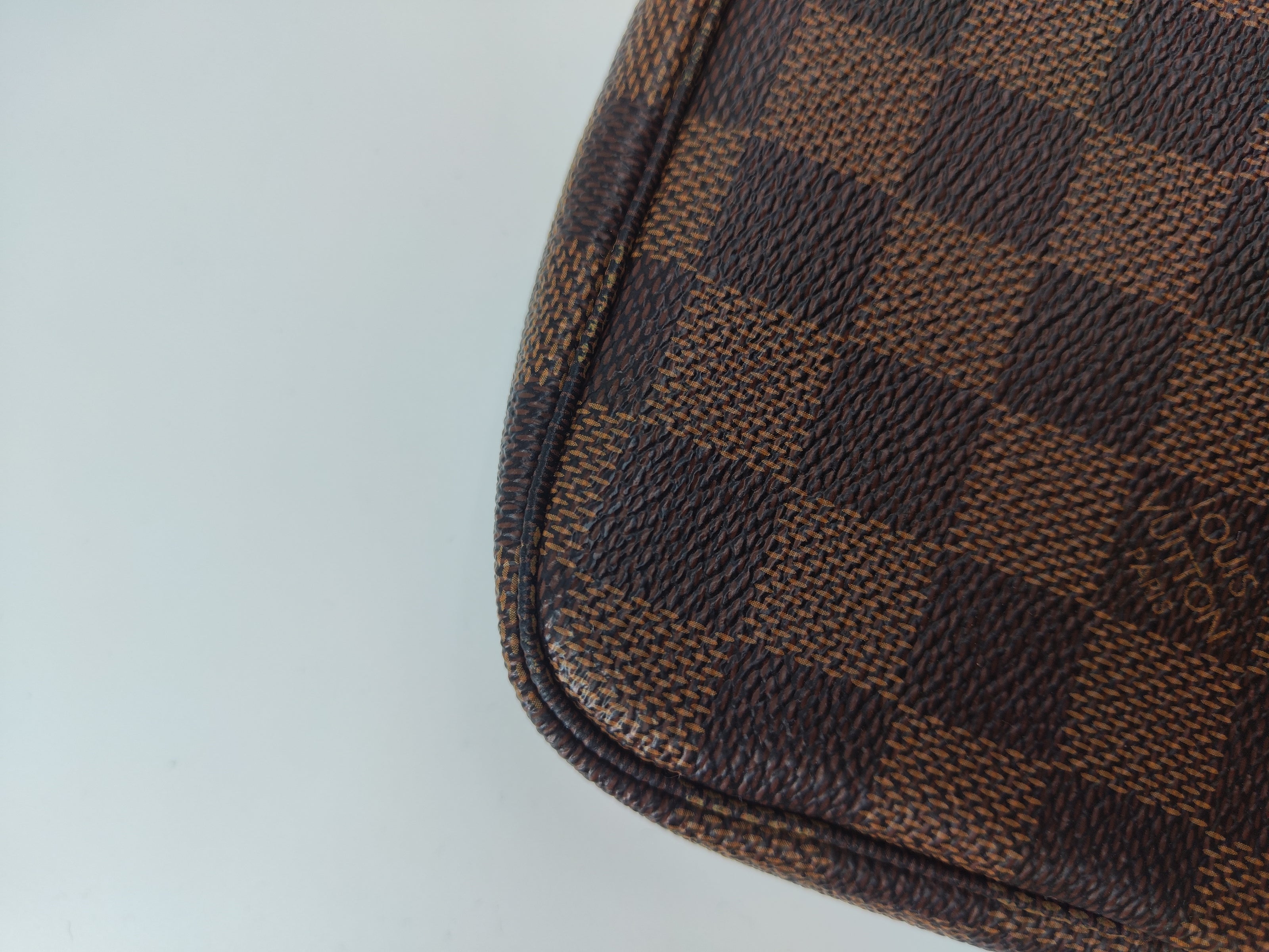 Pochette LV tour eiffel