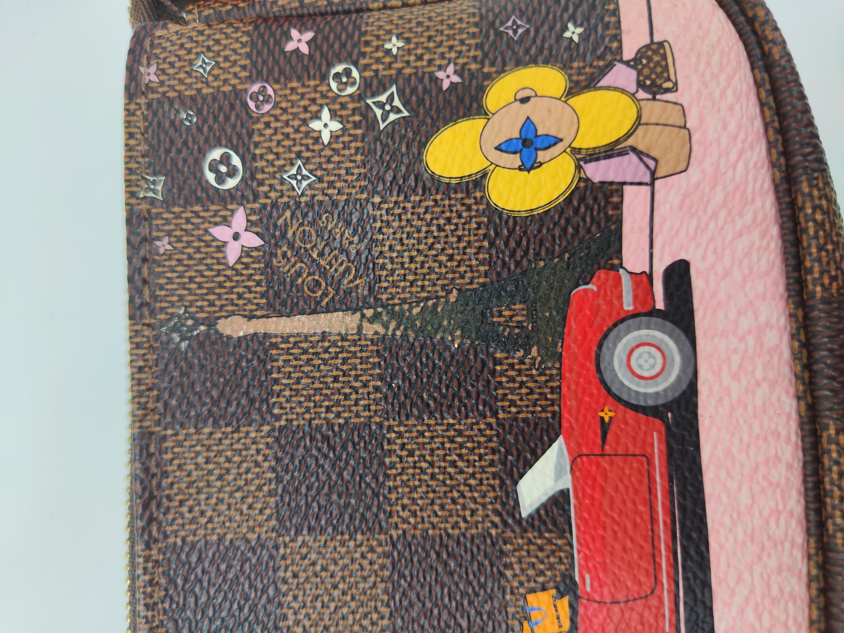 Pochette LV tour eiffel