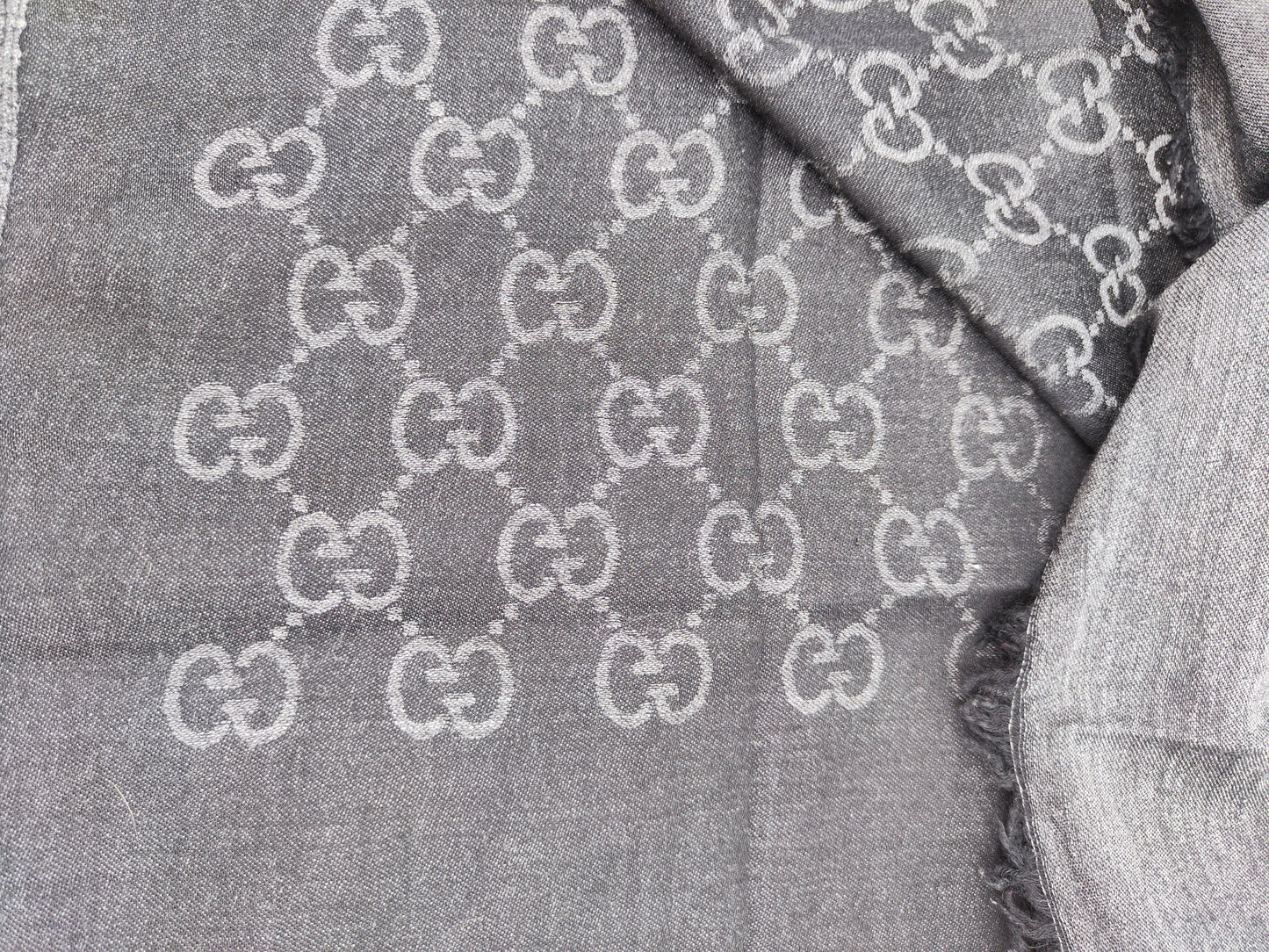 Sciarpa GG nera e grigio scuro