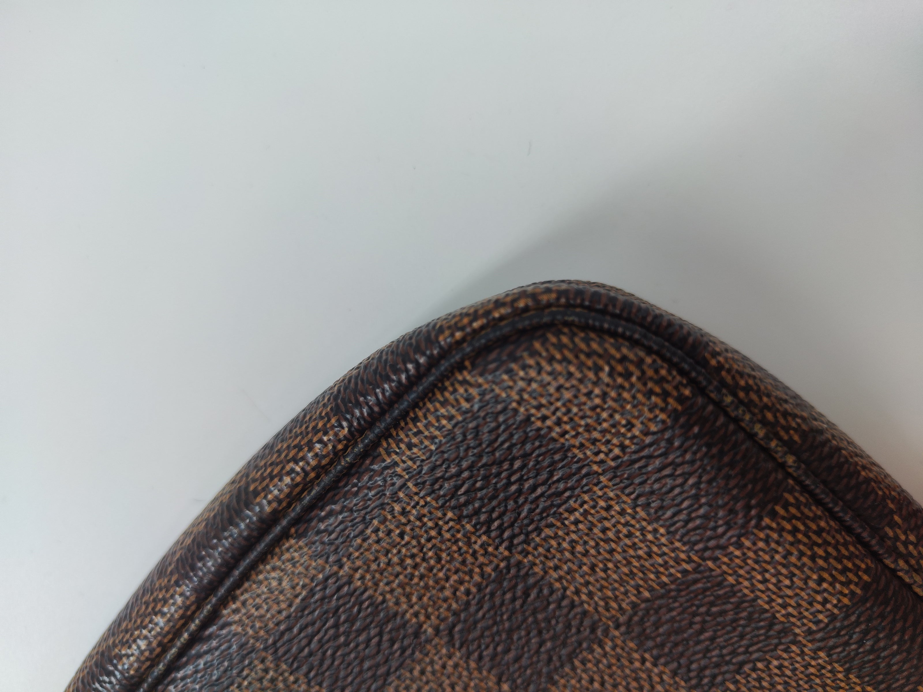 Pochette LV tour eiffel