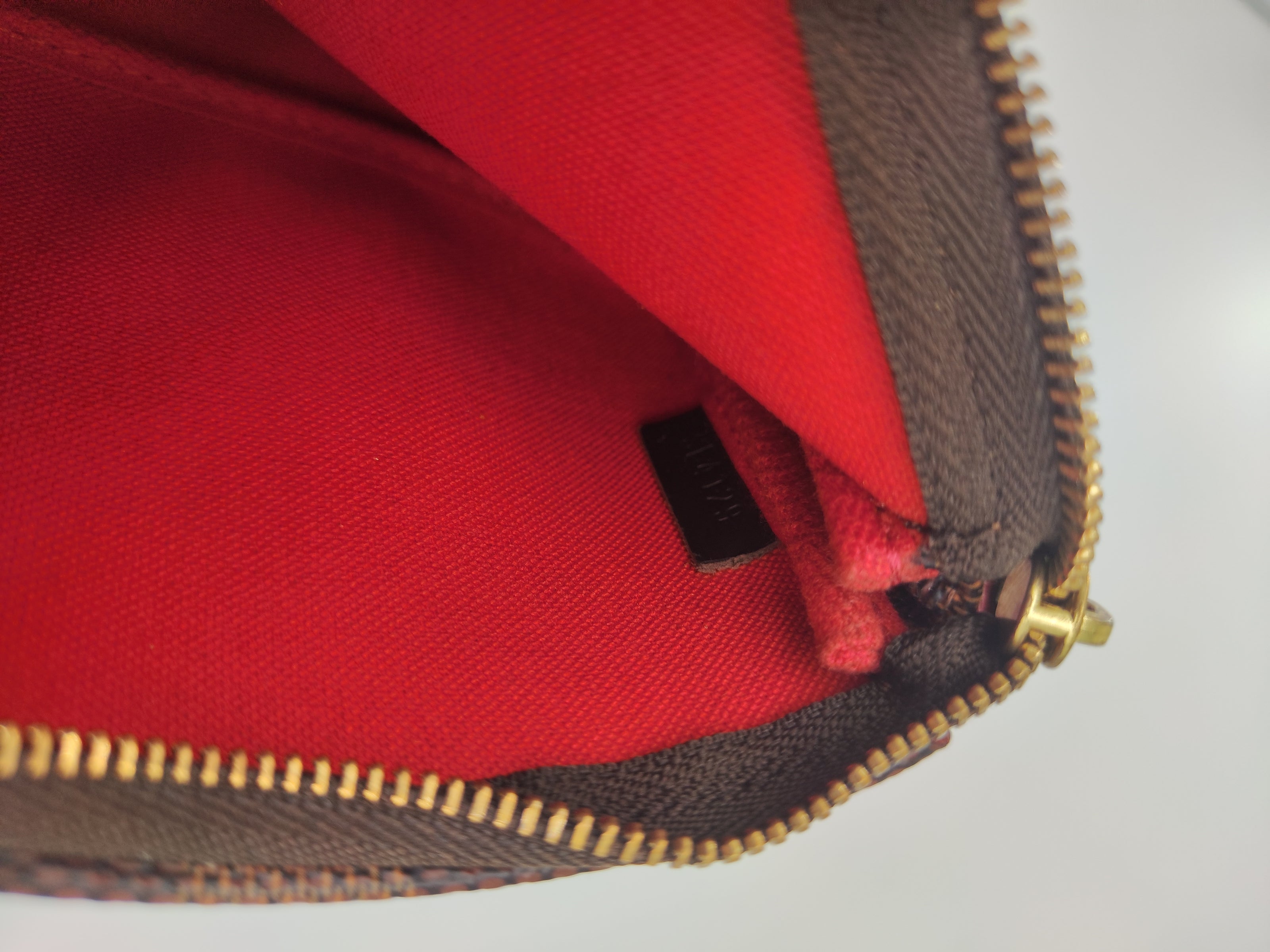 Pochette LV tour eiffel