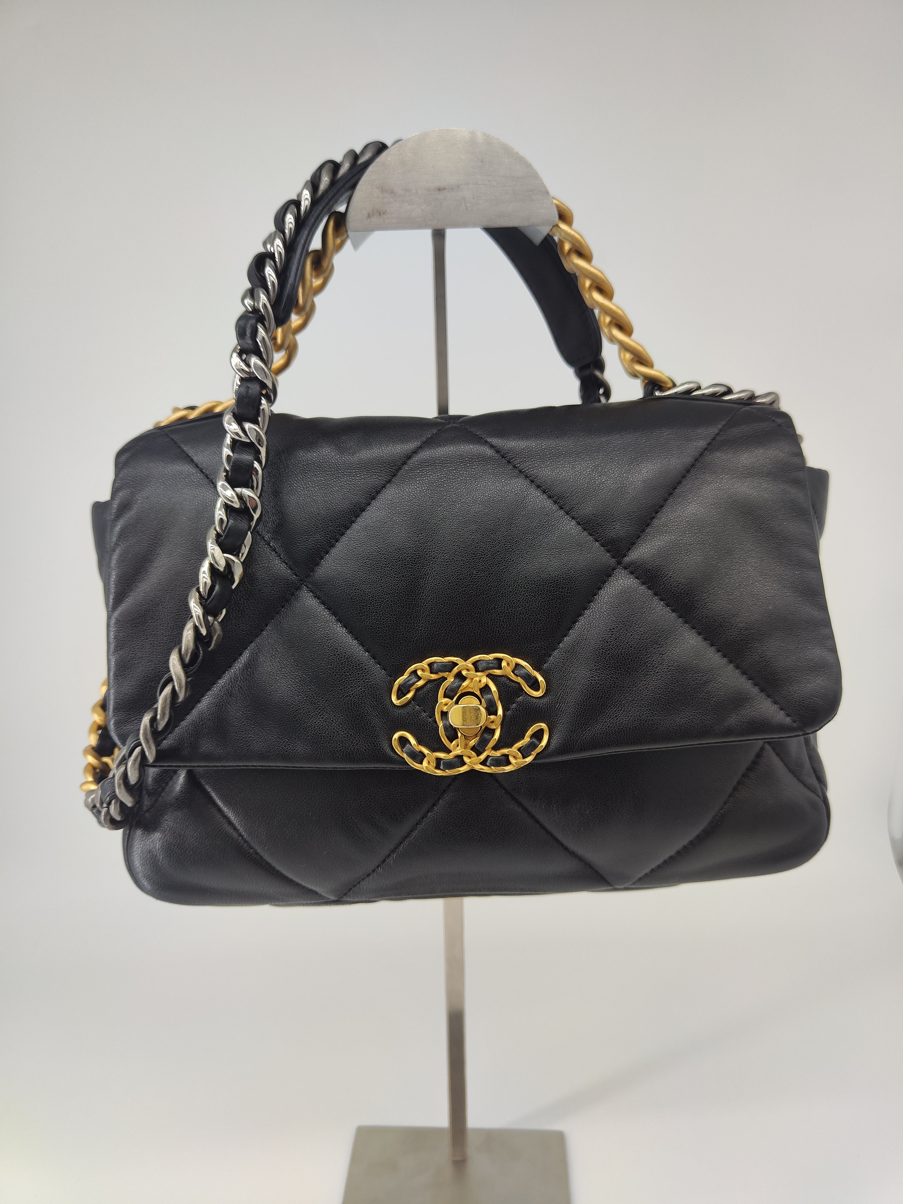 Chanel 19