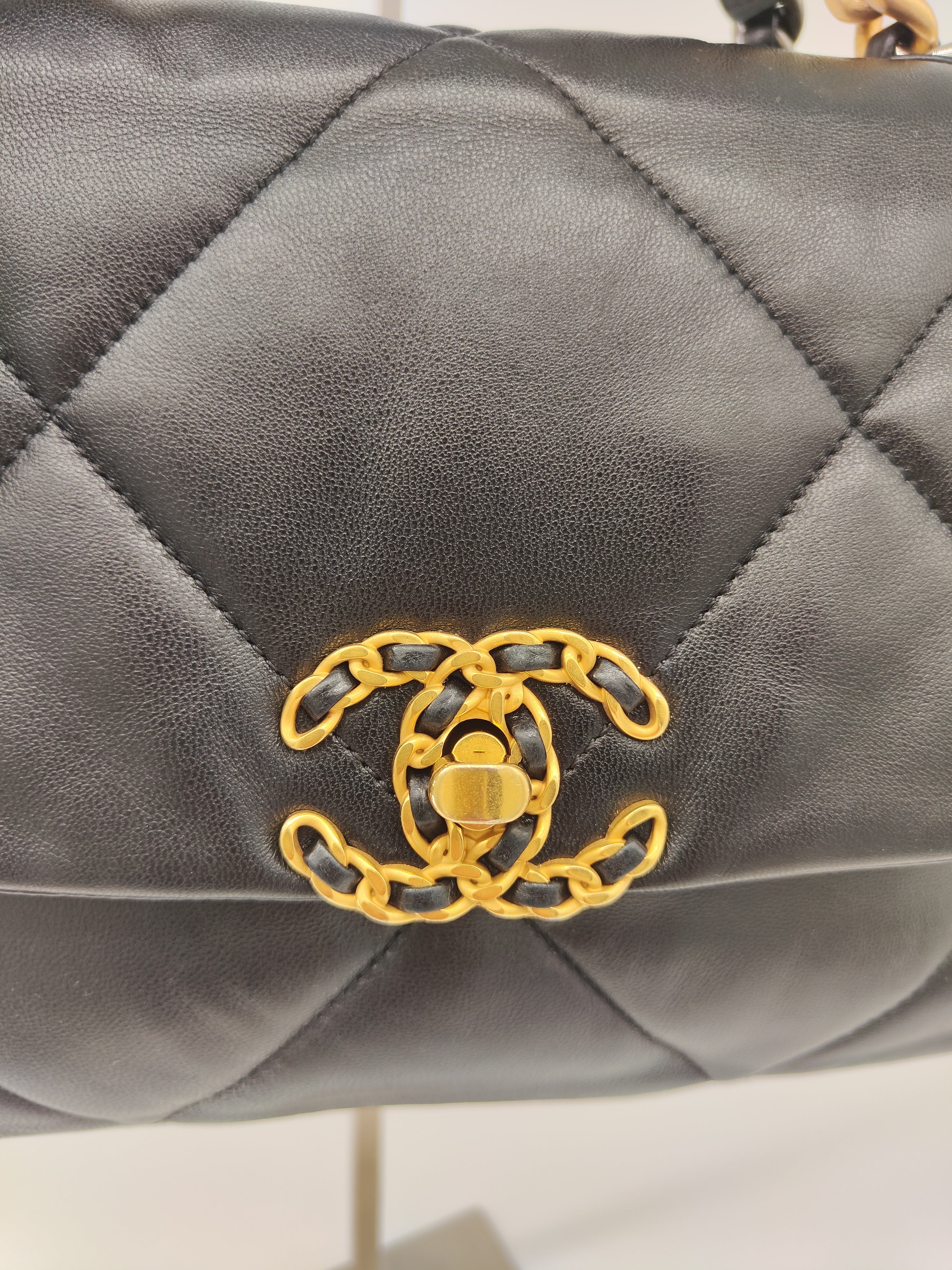 Chanel 19