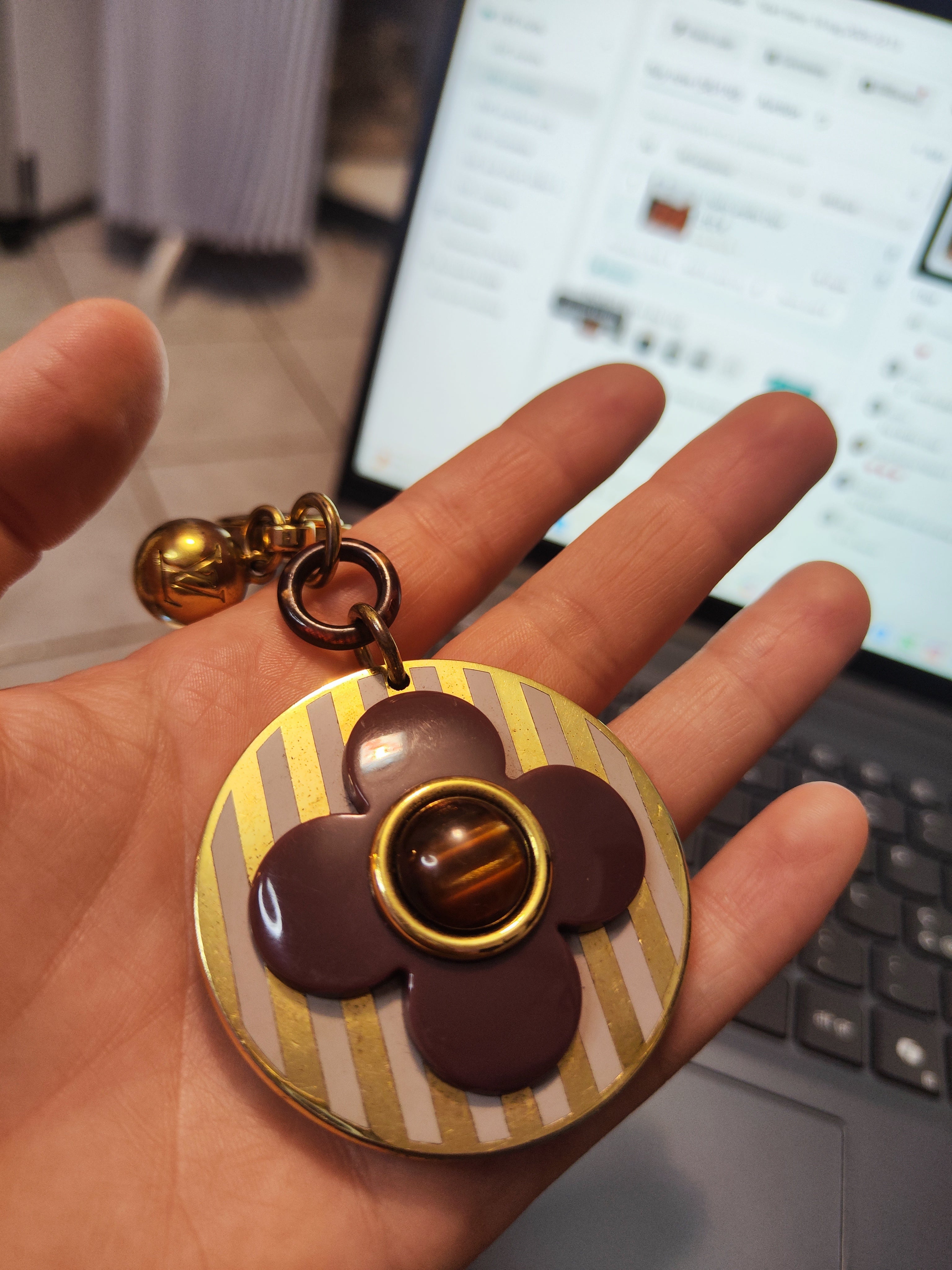 Charm LV Simo