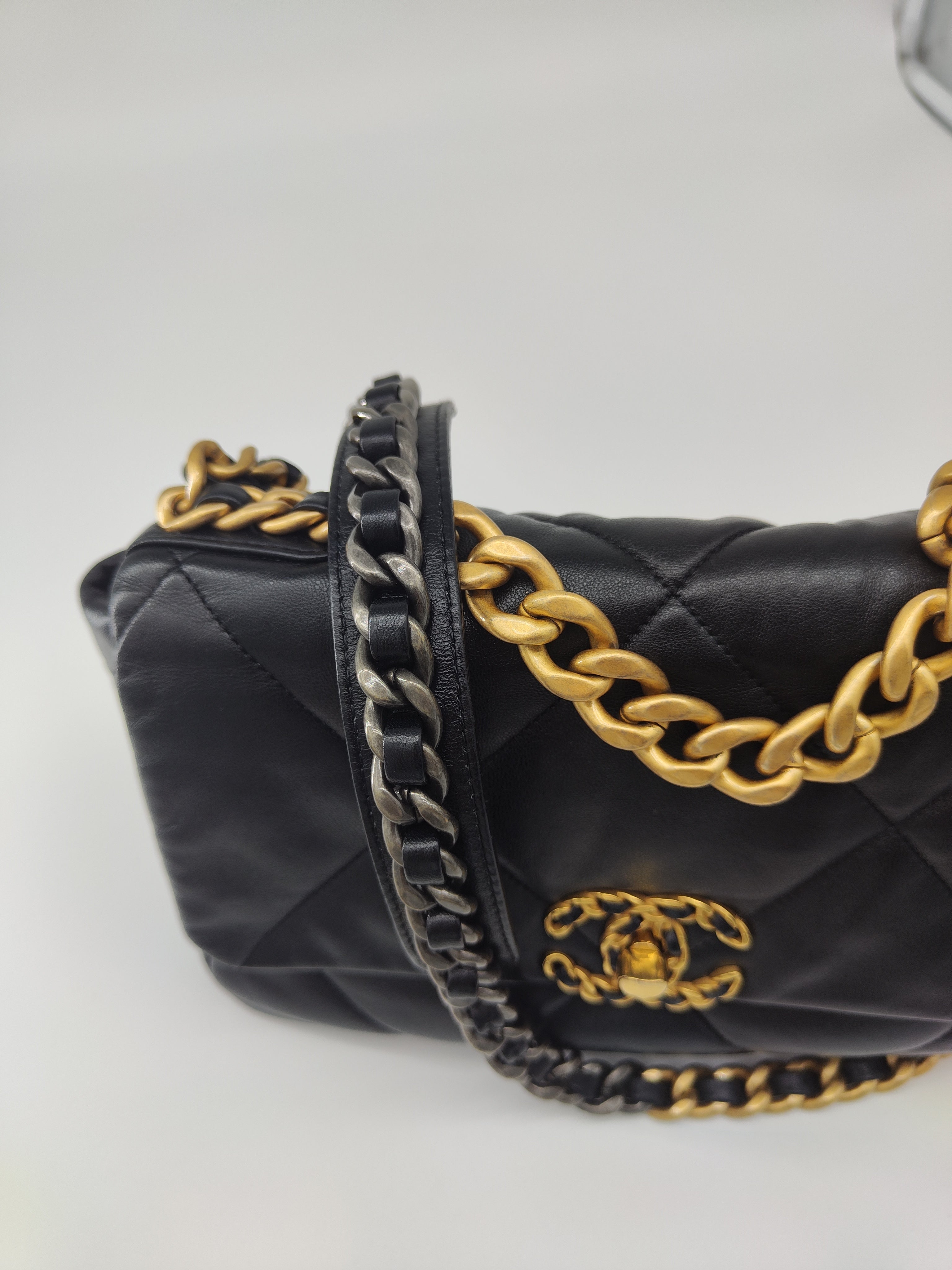 Chanel 19