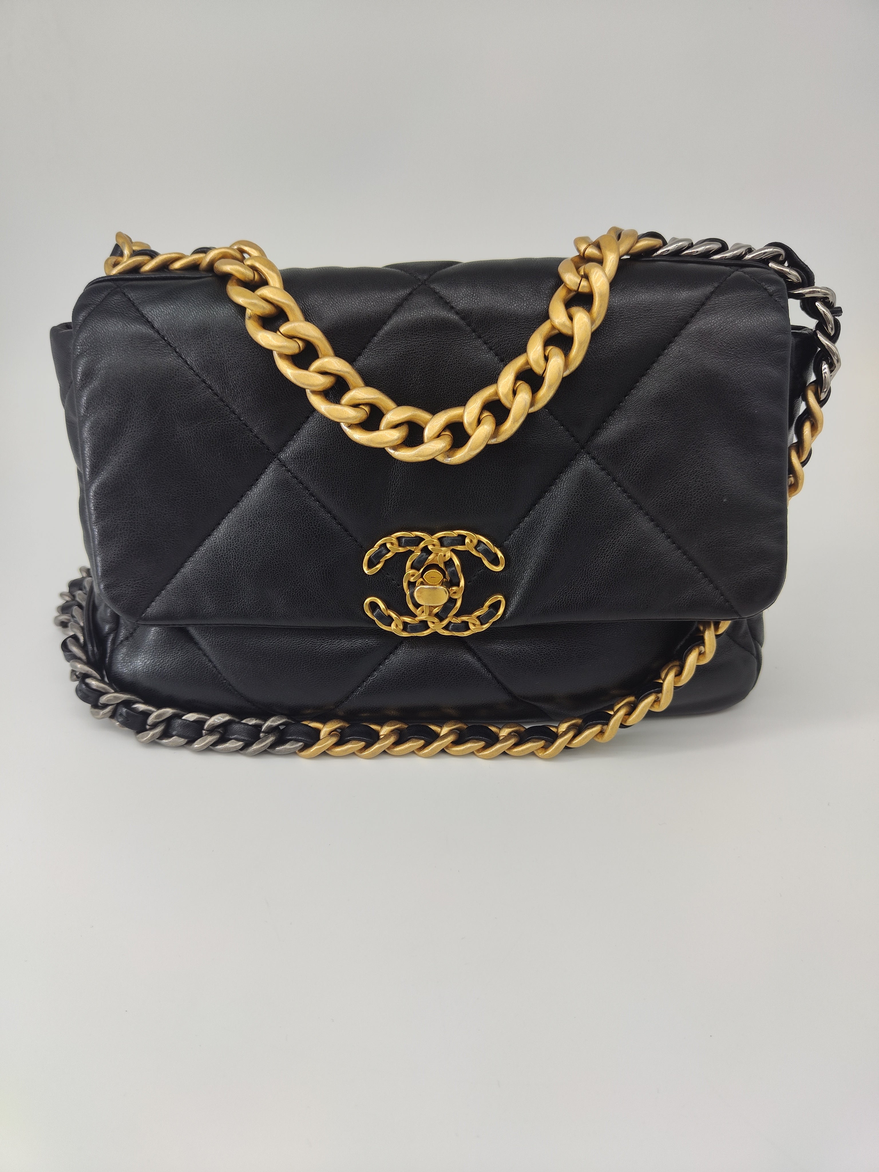 Chanel 19